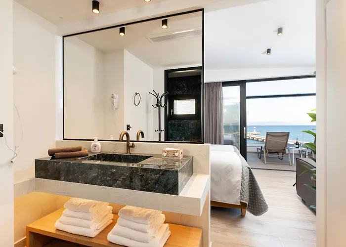 Апартаменты Soleluna 2-on The Beach-hot Tub-smart Кос