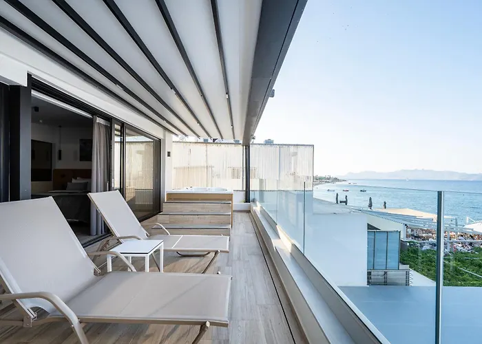 Apartment Soleluna 2-on The Beach-hot Tub-smart